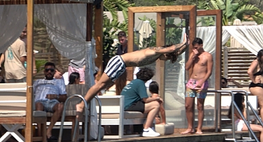 BODRUM TÜRKBÜKÜ’NDE ÜNLÜLER GEÇİDİ