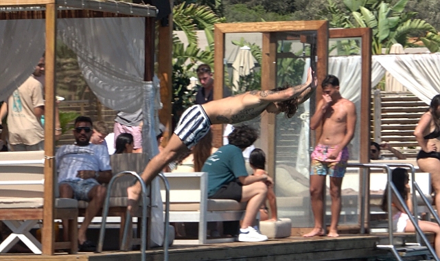 BODRUM TÜRKBÜKÜ’NDE ÜNLÜLER GEÇİDİ