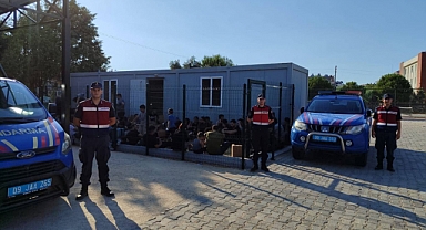 DİDİMDE ÇOK SAYIDA GÖÇMEN KAÇARKEN YAKALANDI
