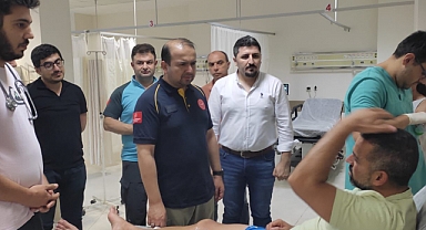 İL SAĞLIK MÜDÜRÜ YANGINDAN ETKİLENEN VATANDAŞLARI HASTANEDE ZİYARET ETTİ