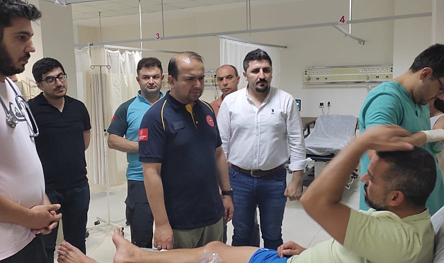 İL SAĞLIK MÜDÜRÜ YANGINDAN ETKİLENEN VATANDAŞLARI HASTANEDE ZİYARET ETTİ