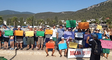 DİDİM'DE DENİZE AKAN FOSEPTİK SUYUNU HALK PTOTESTO ETTİ.
