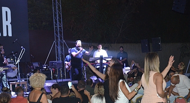 Sakiler Kuşadası’nda Nazilli’lilere unutulmaz bir gece yaşattı