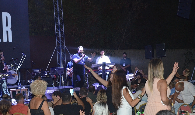 Sakiler Kuşadası’nda Nazilli’lilere unutulmaz bir gece yaşattı