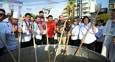 KUŞADASI SOKAK FESTİVALİ 5 BİN KİŞİLİK KEŞKEK REKORU DENEMESİ İLE FİNAL YAPTI