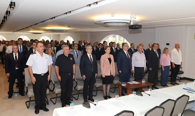 Vali Canbolat Muhtarlar ile bir araya geldi