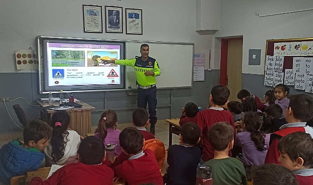 JANDARMA TRAFİK EĞİTİMLERİNE DEVAM EDİYOR