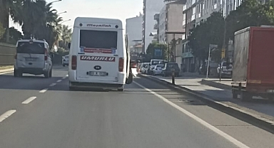  Minübüste Motosikleti tehlikeli şekilde taşıdı