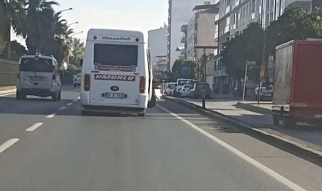  Minübüste Motosikleti tehlikeli şekilde taşıdı