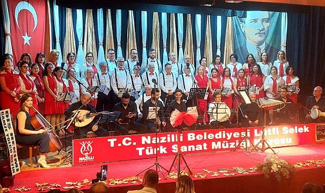 NAZİLLİ BELEDİYESİ TSM KOROSUNDAN CUMHURİYET KONSERİ