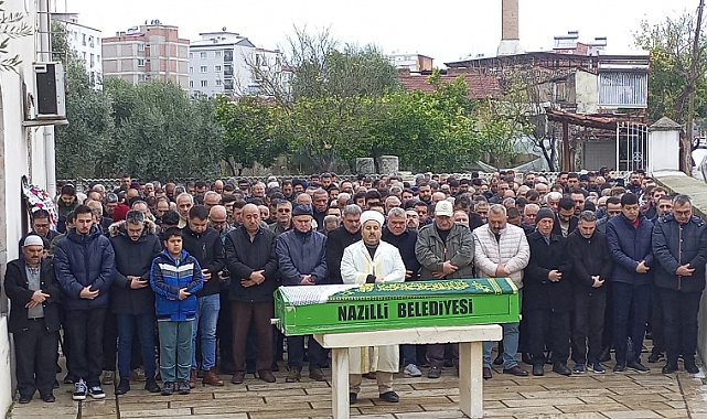 Yaşlı kadın son yolculuğuna gözyaşları arasında uğurlandı