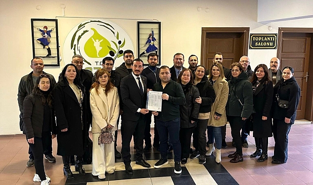 Anahtar Parti’de Furkan Eftal Kırlıoğlu Mazbatasını aldı