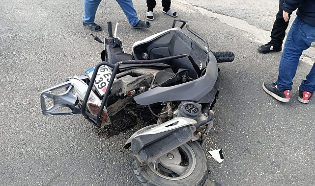 Tali Yoldan Anayola çıkan Motosikletliye araba çarptı