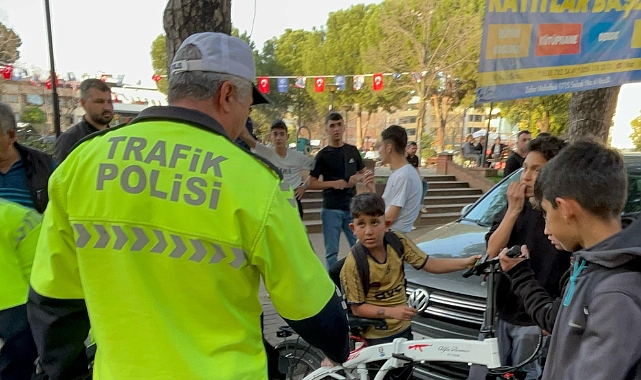 Bisikleti ile dengesiz hareketler yapınca kazaya sebep oldu