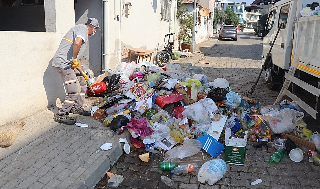 ÇÖP EVDEN 4 KAMYON DOLUSU ÇÖP ÇIKTI