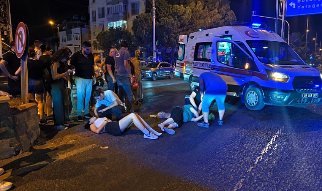 DEVLET KARAYOLUNDA MOTOSİKLET YAYALARA ÇARPTI 4 YARALI