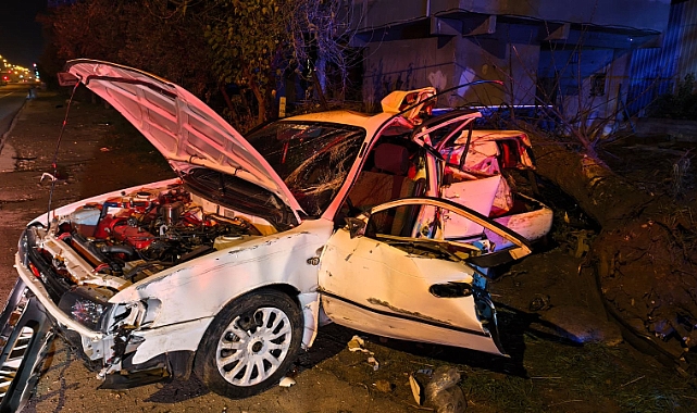 Nazilli'de Otomobil Ağaca Çarptı: 1 Ağır Yaralı