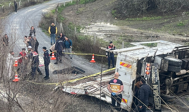 Kuşadası’nda Kamyon Şarampole Yuvarlandı: 1 Ölü, 2 Yaralı