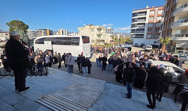 UMRE KAFİLESİ DUALAR EŞLİĞİNDE YOLA ÇIKTI