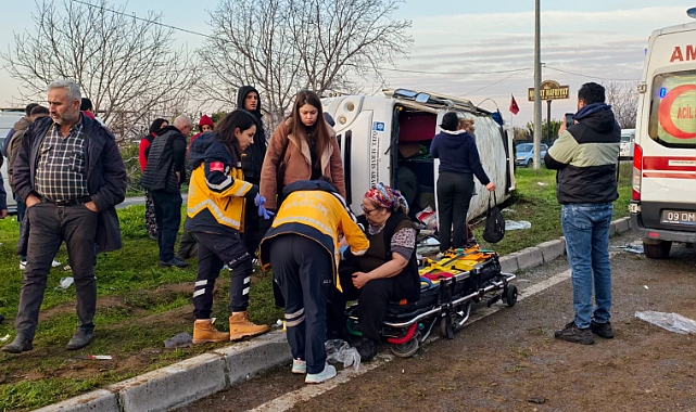 Yenipazar Yol ayrımında İşçi Minibüsü Devrildi: 15 Yaralı