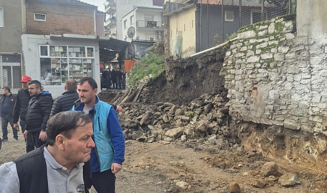 Belediye İşçisi Duvarın Altında Kaldı