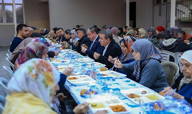 Efeler’in ilk iftar sofrası Alanlı Mahallesi’nde kuruldu   