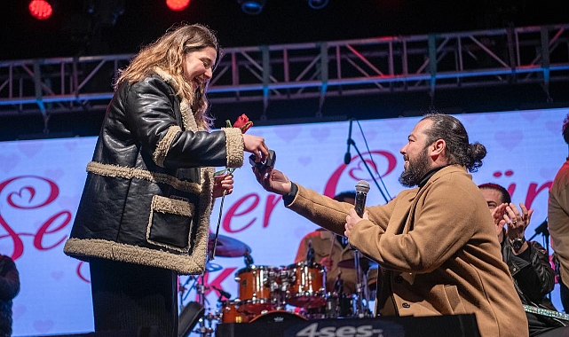 KUŞADASI’NDA SEVGİLİLER GÜNÜ EVLENME TEKLİFİYLE TAÇLANDI