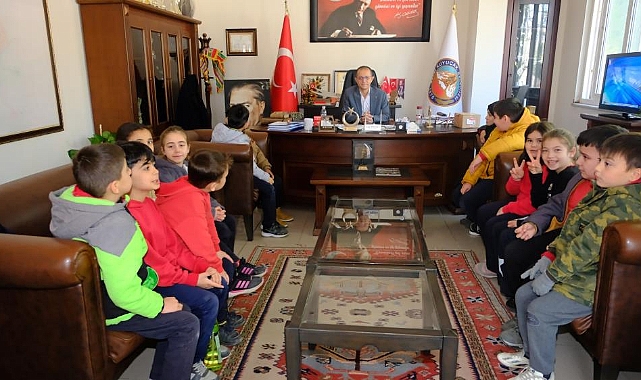 Kuyucak Belediye Başkanı Doğanca, öğrencileri belediyede ağırladı