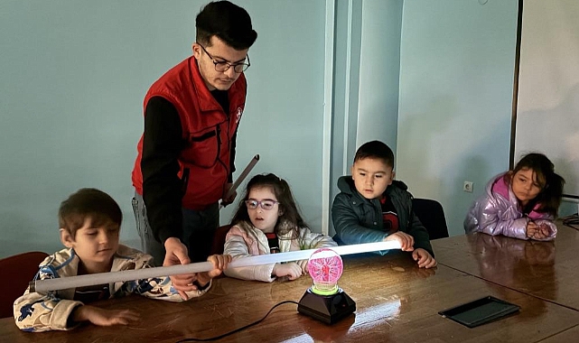 Minikler 'Tesla Bobini' ile bilimin izini sürdü  
