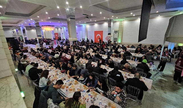Nazilli'de vatandaşlar Vakıflar Müdürlüğü'nün iftarında buluşuyor   