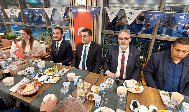 Anahtar Parti İftarda bir araya geldi.
