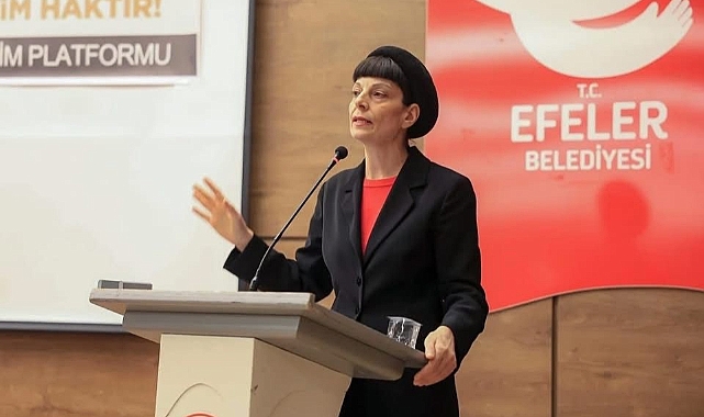 Efeler'de 'Dönüm Noktasında Cumhuriyet' konuşuldu