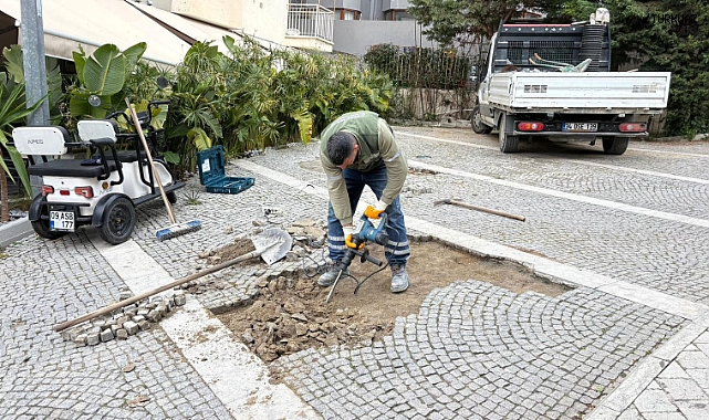KUŞADASI BELEDİYESİ’NDEN FARKLI MAHALLELERDE EŞ ZAMANLI YOL MESAİSİ