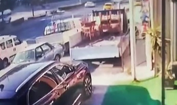 Kuşadası’ndaki silahlı saldırı güvenlik kamerasına yansıdı   