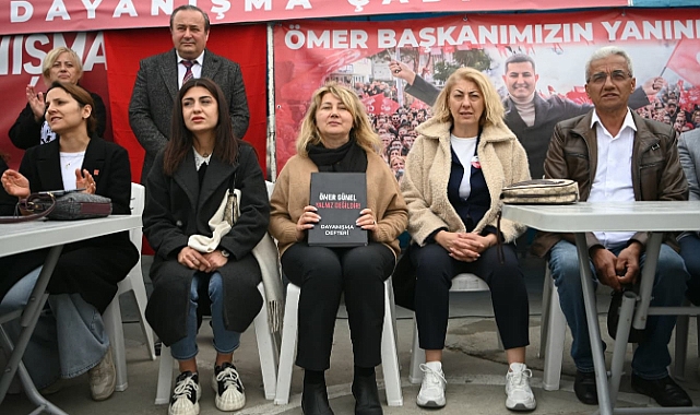 KUŞADASI TEK YÜREK: DUYGU GÜNEL’E SEVGİ SELİ; “BAŞKAN GERİ DÖNECEK!”