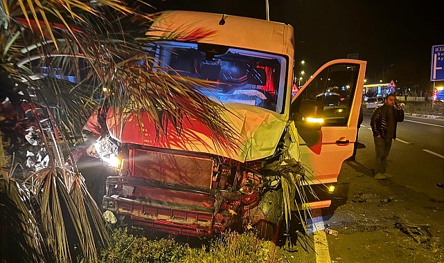 Nazilli’de Kamyonet Orta Refüje Çıktı: 2 Yaralı