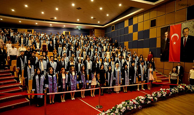 ADÜ İletişim Fakültesi mezunlarını törenle uğurladı   