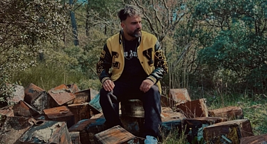 Çelik bu kez zeybek ve Rap’ı harmanladı