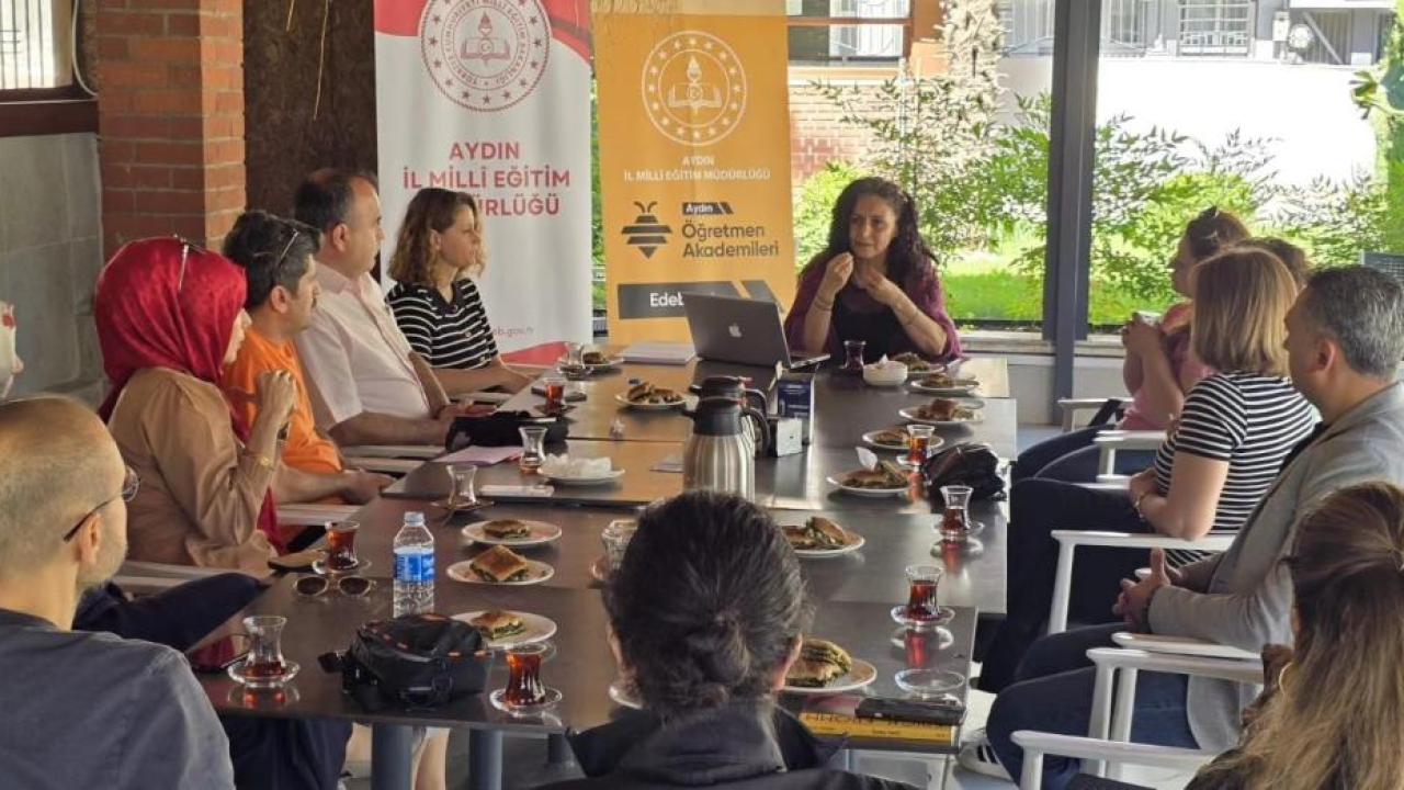 Aydın’da "Maarifin Kalemleri" söyleşisi yoğun ilgi gördü