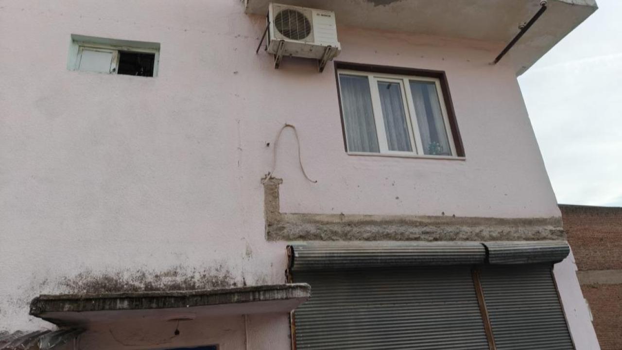 Balkonu çöken bina mühürlendi