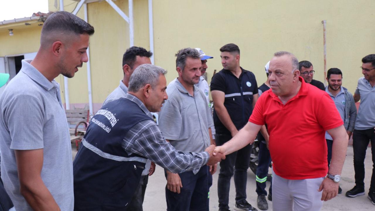 Başkan Özel, Belediye Personeliyle Bayramlaştı