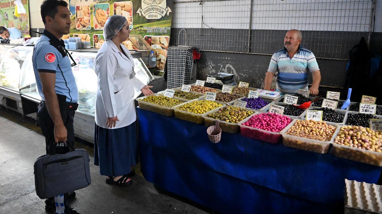 KUŞADASI BELEDİYESİ GIDA DENETİMLERİNİ SIKLAŞTIRDI