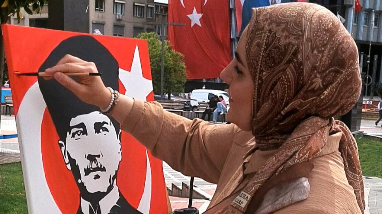 Ressam Seren Üney’den 19 Mayıs’ta anlamlı Tablo