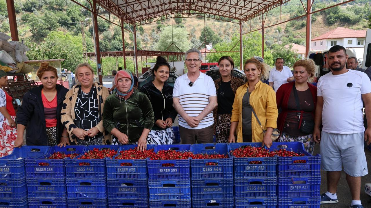 BAŞKAN TETİK AŞAĞI YAKACIK’TA ÜRETİCİLER VE VATANDAŞLARLA BULUŞTU