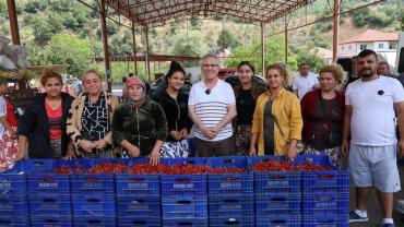 BAŞKAN TETİK AŞAĞI YAKACIK’TA ÜRETİCİLER VE VATANDAŞLARLA BULUŞTU