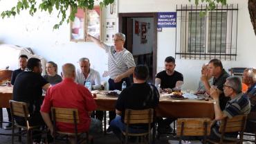 Başkan Tetik sorunları makamda değil yerinde dinliyor