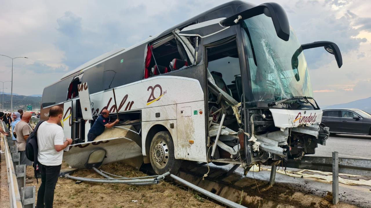 DENİZLİ AYDIN OTOYOLUNDA FECİ KAZA 18 YARALI