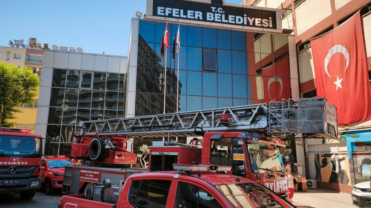 EFELER BELEDİYE BİNASINDA YANGIN: PERSONEL EĞİTİMLER SAYESİNDE HIZLA TAHLİYE EDİLDİ