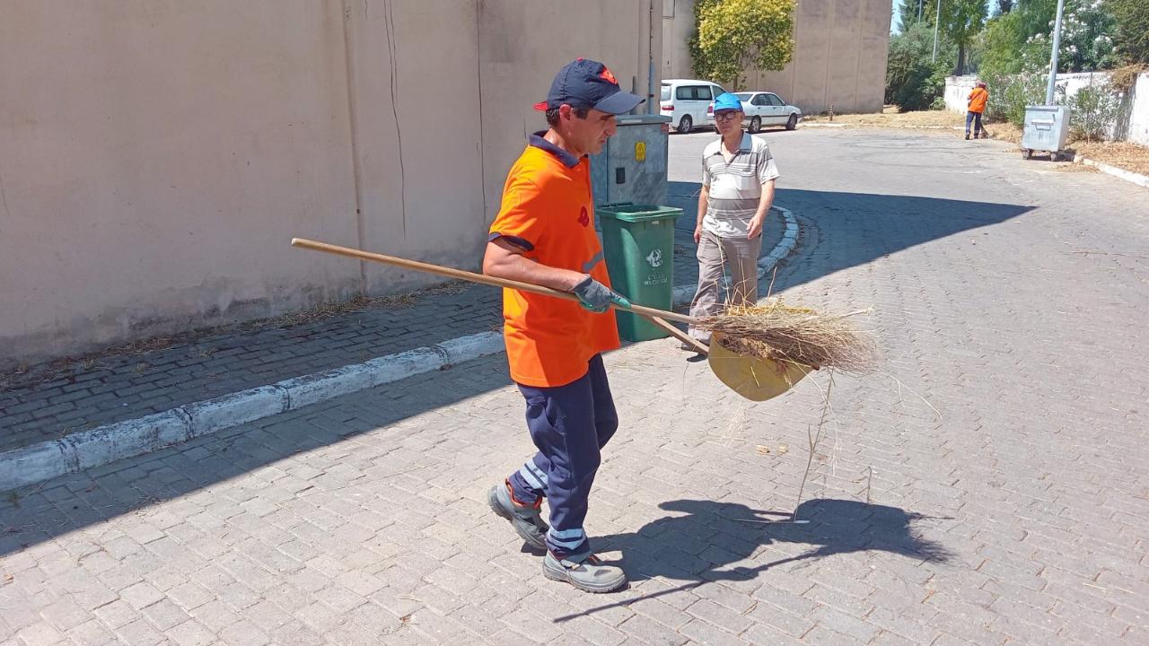 EFELER BELEDİYESİ’NDEN GIDA ÇARŞISI’NDA TEMİZLİK ÇALIŞMASI