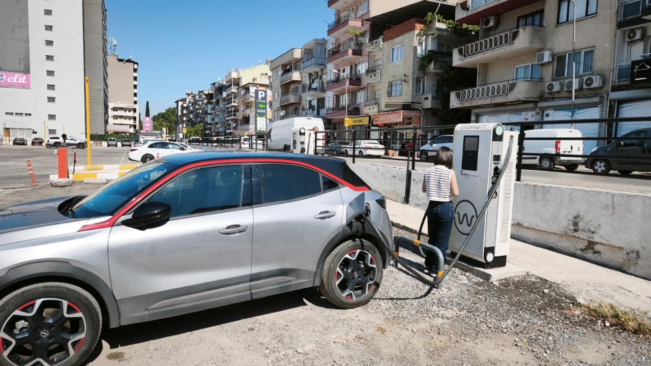 EFELER BELEDİYESİ’NİN ELEKTRİKLİ ARAÇ ŞARJ İSTASYONLARI HİZMETTE